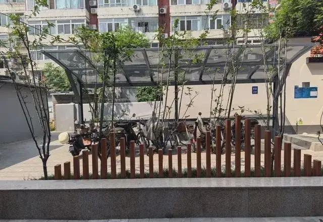 乱建居民想提升小区环境的愿望实现了凯发一触即发拆除700平方米私搭(图3)
